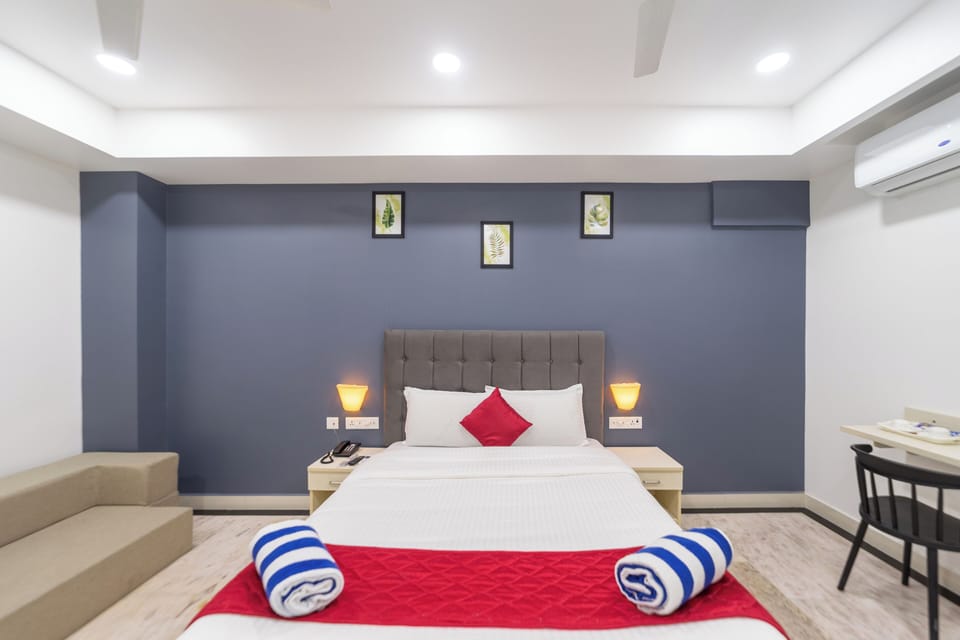 Premium Double Room, Balcony | Desk, soundproofing, free WiFi, bed sheets