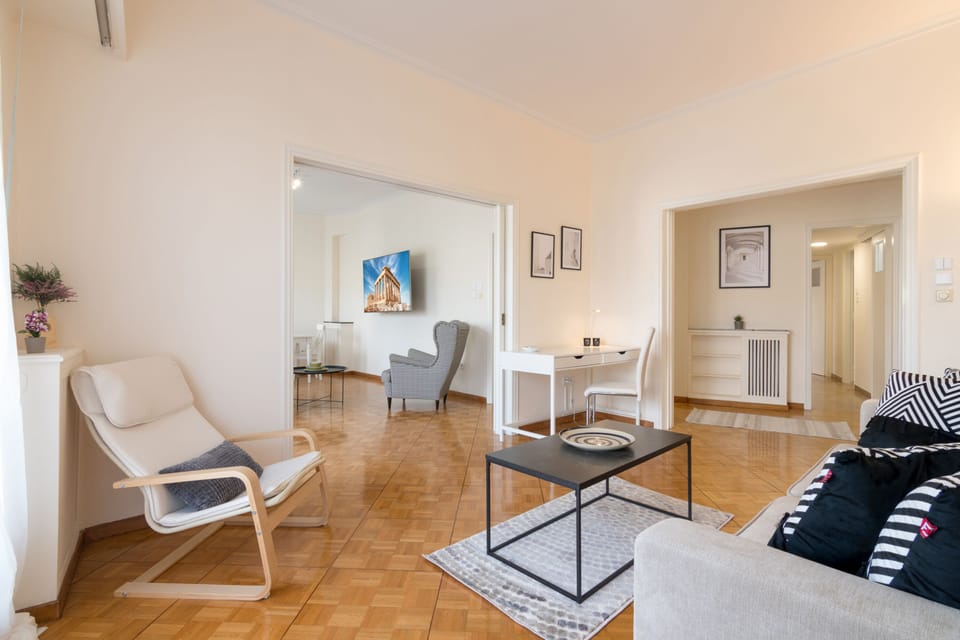 Luxury Apartment | 2 bedrooms, in-room safe, blackout drapes, iron/ironing board