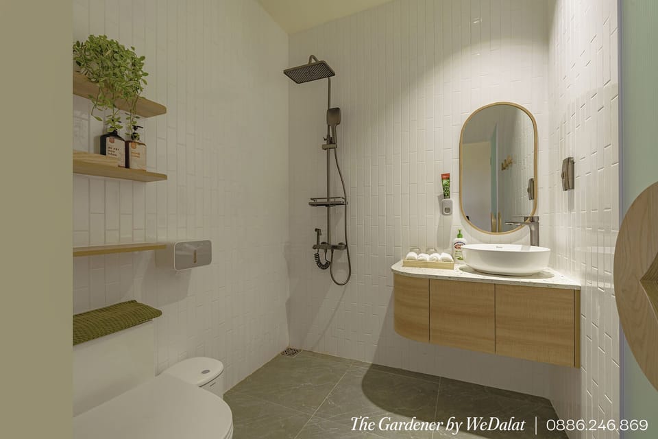 Deluxe Double Room | Bathroom | Shower, hydromassage showerhead, hair dryer, slippers