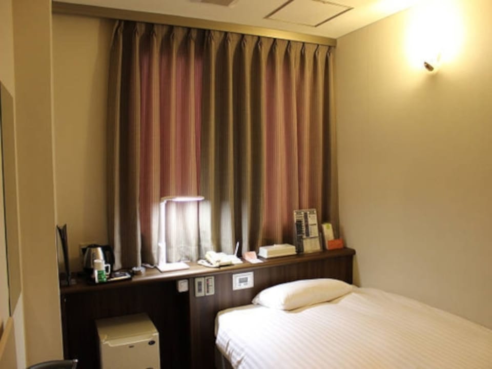 WiFi (free), bed sheets