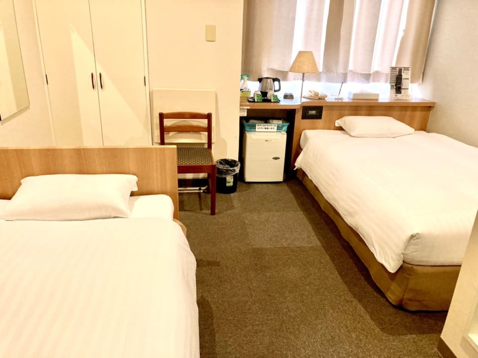 WiFi (free), bed sheets