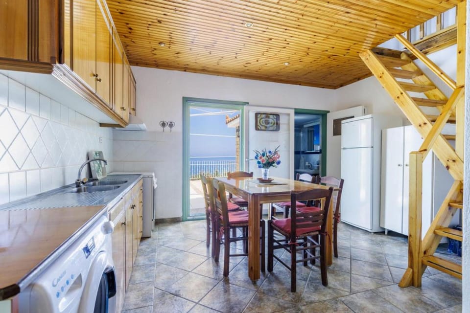 House | 2 bedrooms, desk, Internet