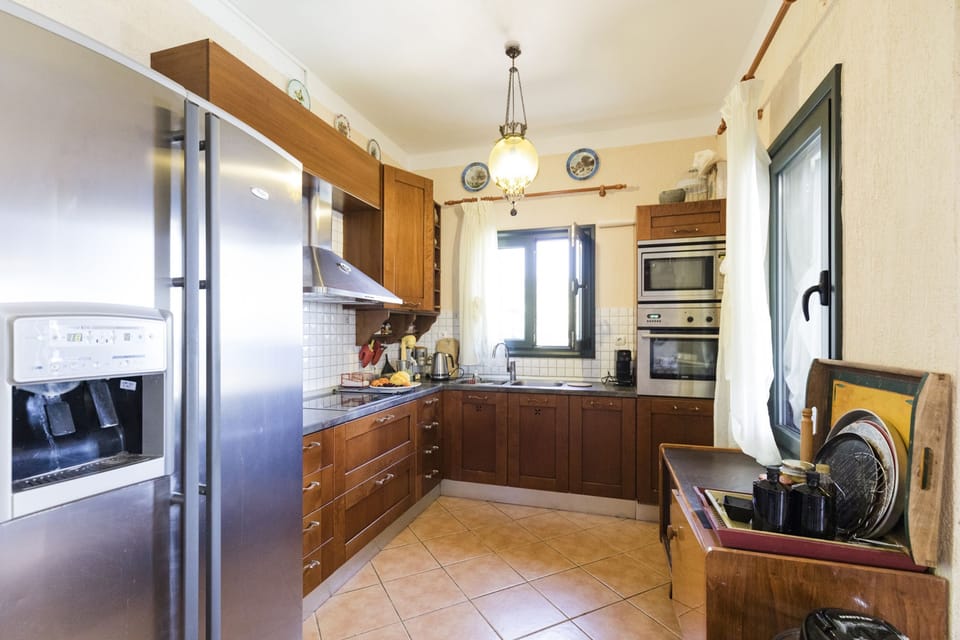 House | 11 bedrooms, desk