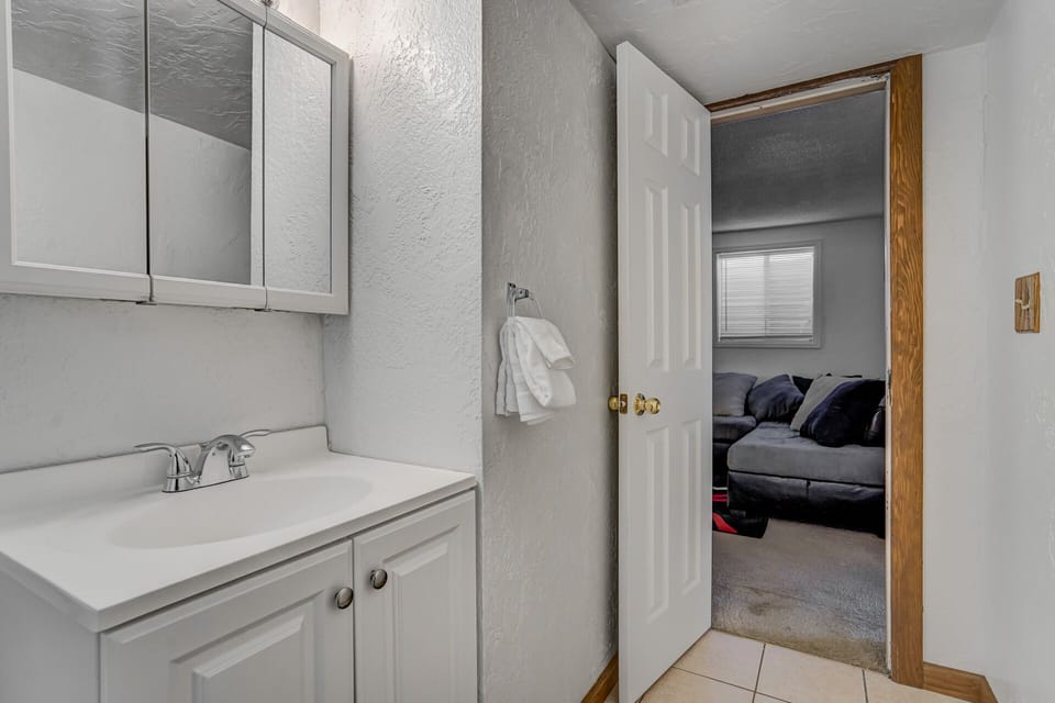 House | Bathroom | Combined shower/tub, hair dryer, towels