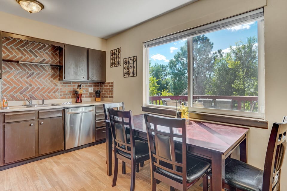 House | Private kitchen | Fridge, microwave, oven, dishwasher