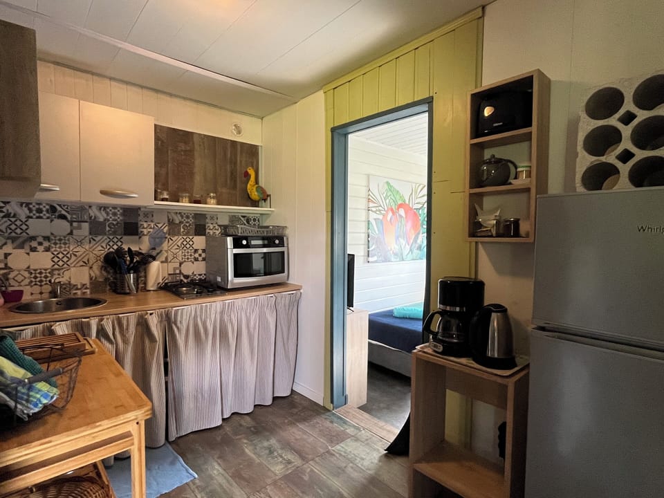 Family Bungalow, 2 Bedrooms, Air conditioning, Mountainside | Private kitchen | Shared fridge, microwave