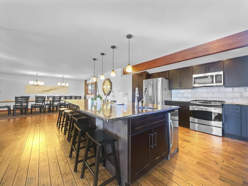 House, 5 Bedrooms | Private kitchen | Fridge, oven, coffee/tea maker, toaster