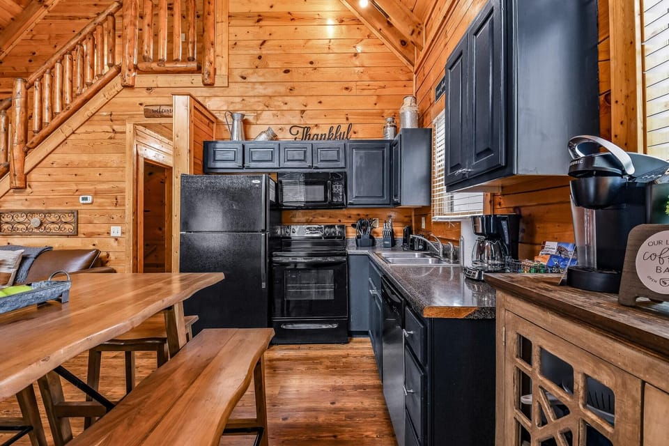 Family Cabin | Private kitchen | Fridge, microwave, oven, stovetop