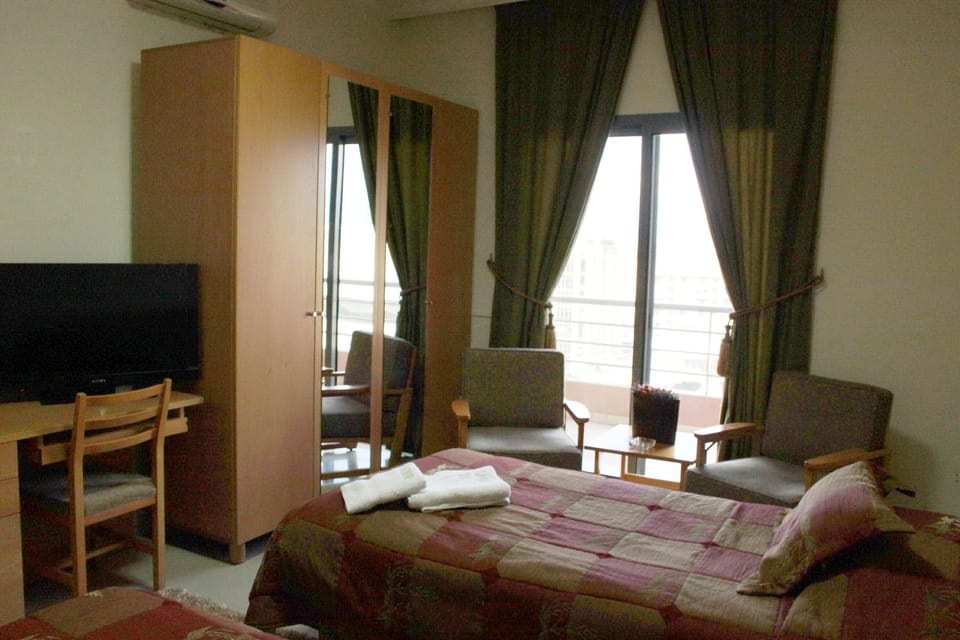 Studio | In-room safe, desk, blackout drapes, cribs (free)