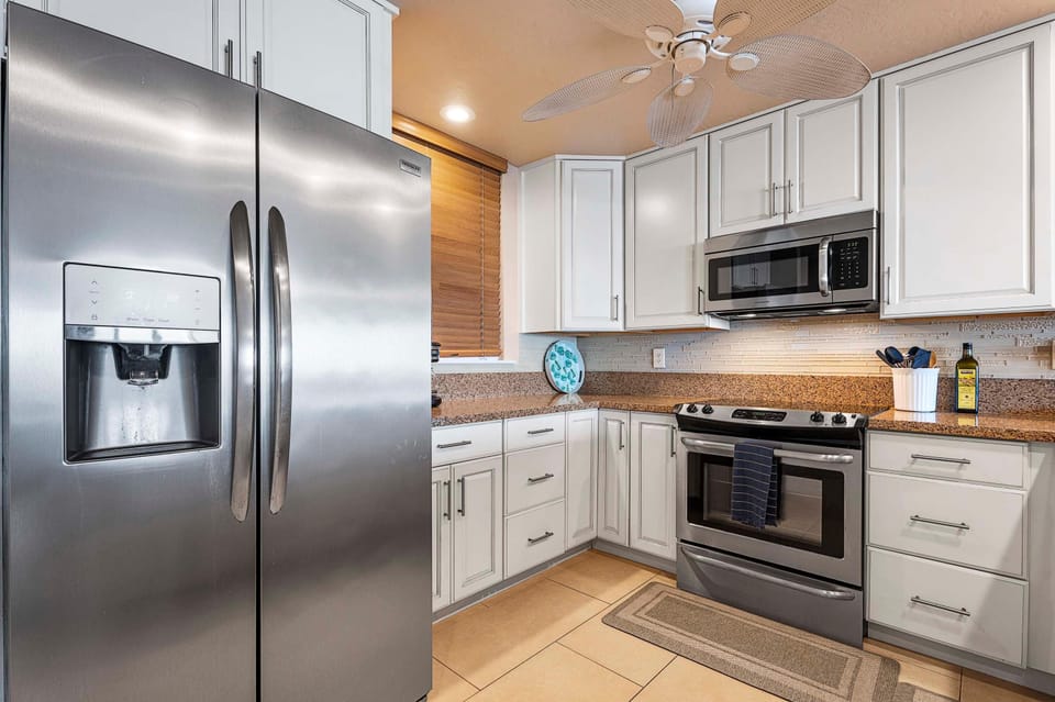 Condo, Multiple Beds (Keauhou Kona Surf and Racquet Club 3-) | Private kitchen | Oven, toaster, paper towels