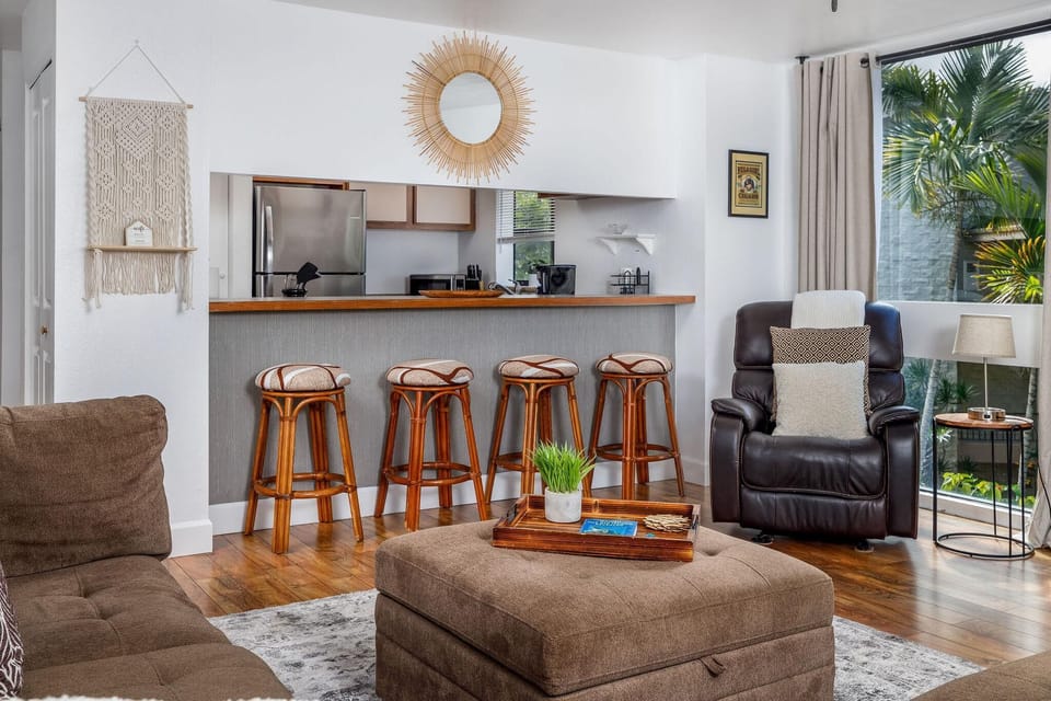 Condo, 1 King Bed with Sofa bed (Kailua Bay Resort 4-206 Corner Oceanv) | Living area