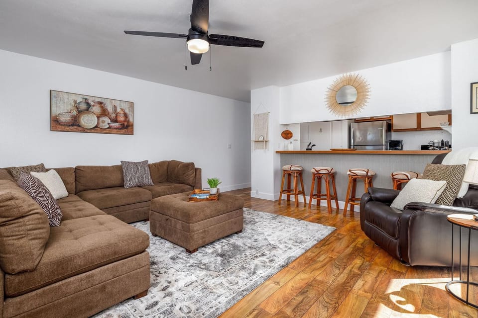 Condo, 1 King Bed with Sofa bed (Kailua Bay Resort 4-206 Corner Oceanv) | Living area