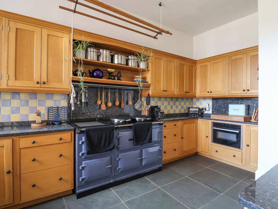 Cottage | Private kitchen | Fridge, dishwasher, electric kettle, toaster
