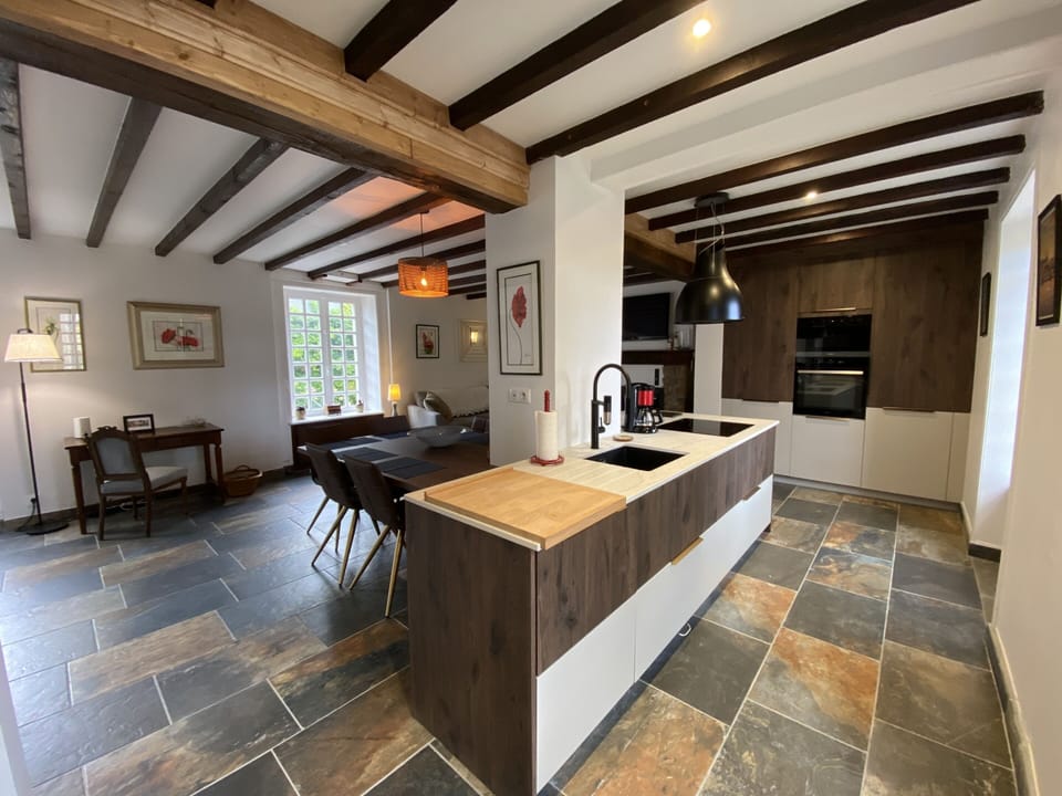 Deluxe Cottage, Private Bathroom | Private kitchen