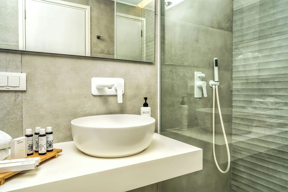Grande Suite With Sea View | Egyptian cotton sheets, premium bedding, pillowtop beds, minibar