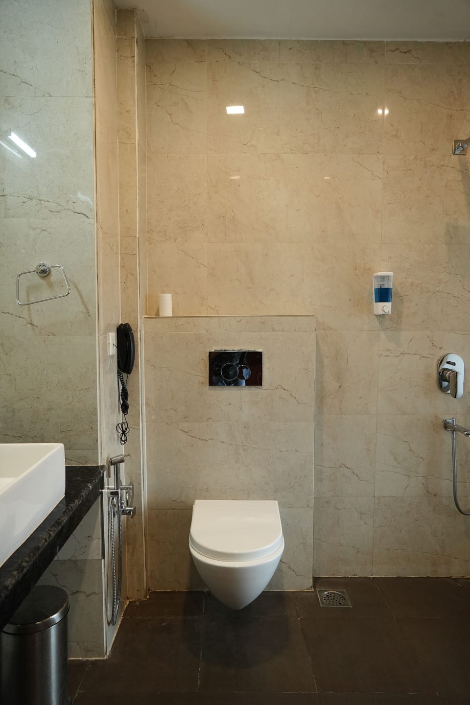 Deluxe Room | Bathroom
