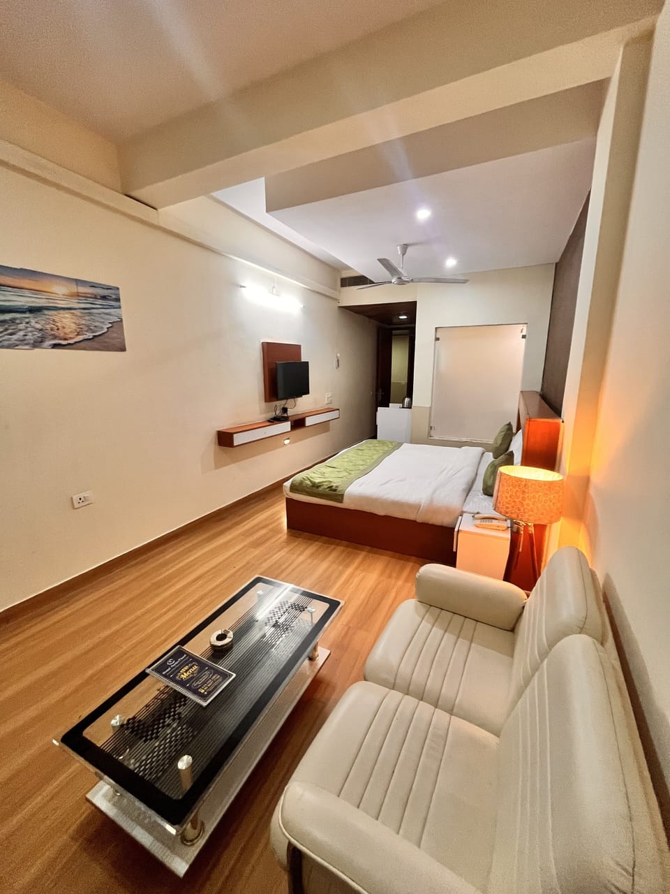Deluxe Studio | Premium bedding, pillowtop beds, desk, laptop workspace
