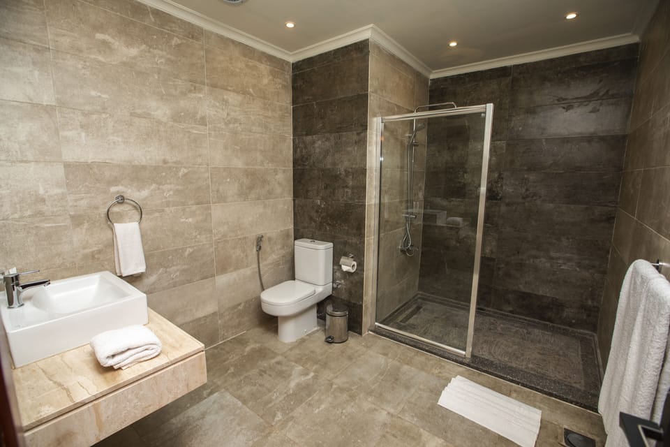 Shower, towels