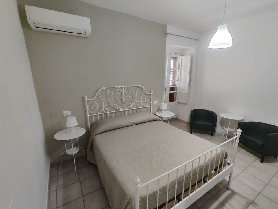 Classic Double or Twin Room | Desk, free WiFi, bed sheets