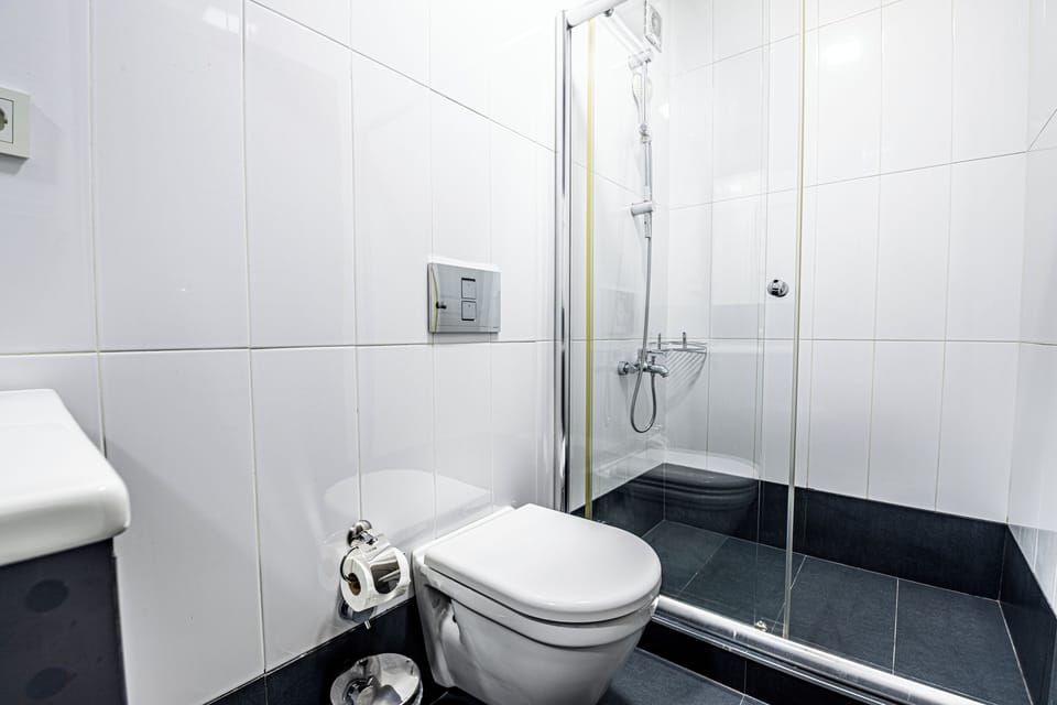 Room, 1 Bedroom, Balcony, City View | Bathroom