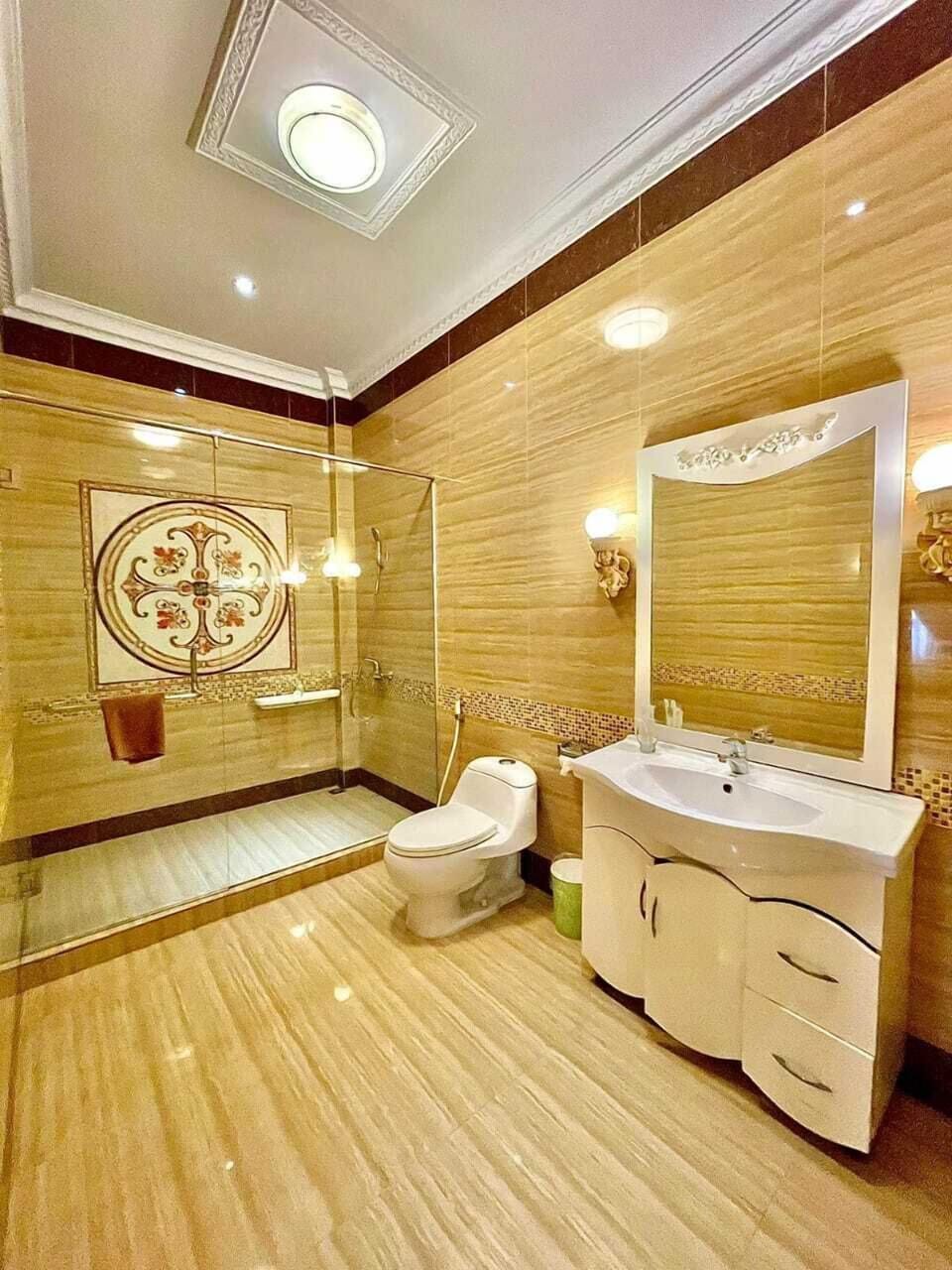 Junior Suite | Bathroom | Shower, hair dryer (on request)