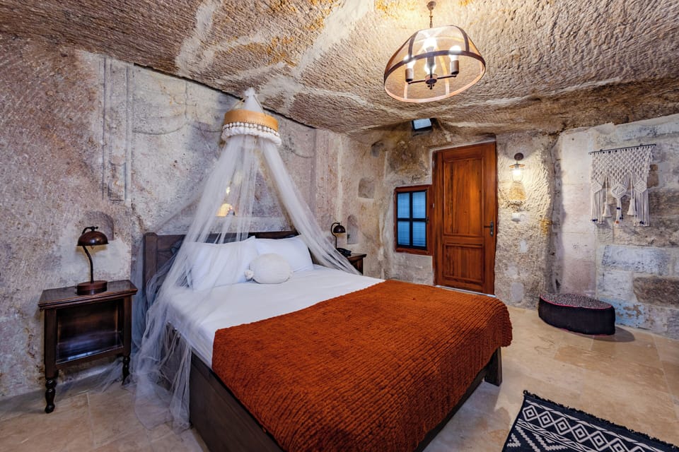 Design Room, Jetted Tub | Premium bedding, memory foam beds, minibar, in-room safe