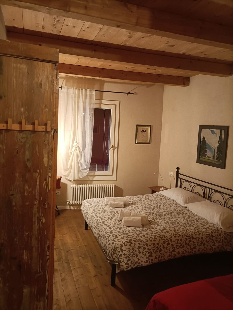 Basic Room | Desk, WiFi (free)