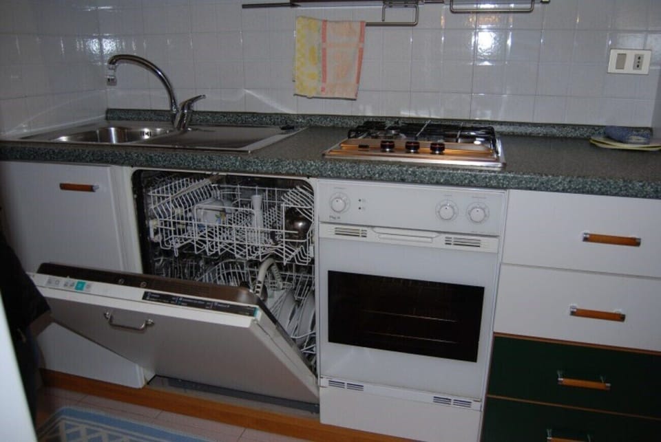 Apartment, 3 Bedrooms, Patio, Garden View | Private kitchen