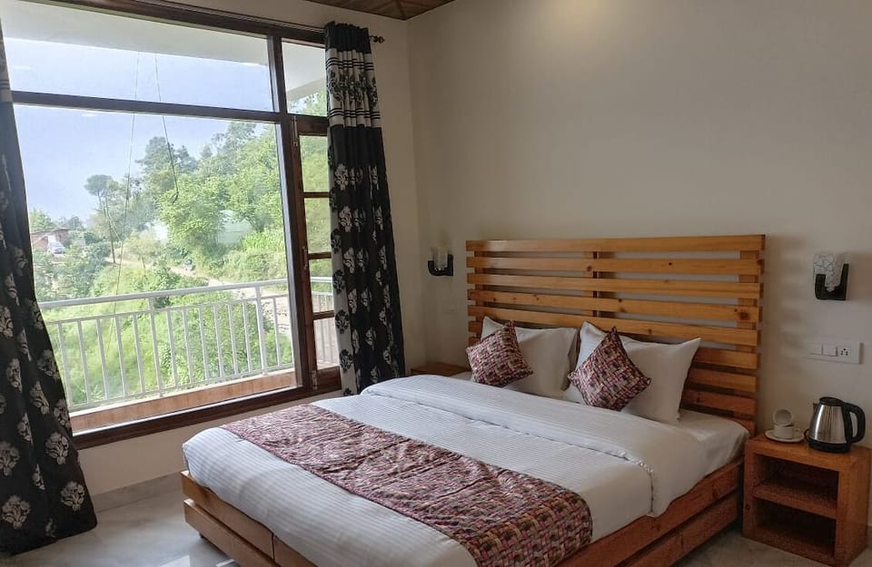 Premium Room, 1 Bedroom, Mountain View | Iron/ironing board (on request), WiFi (free)