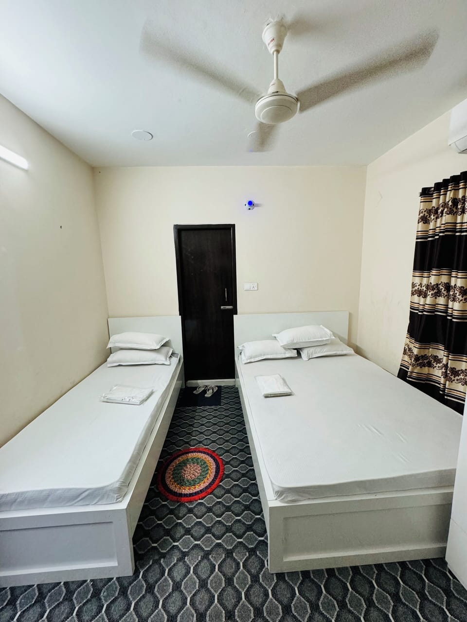 Family Triple Room, 1 Bedroom, Non Smoking, City View | Premium bedding, pillowtop beds, desk, soundproofing
