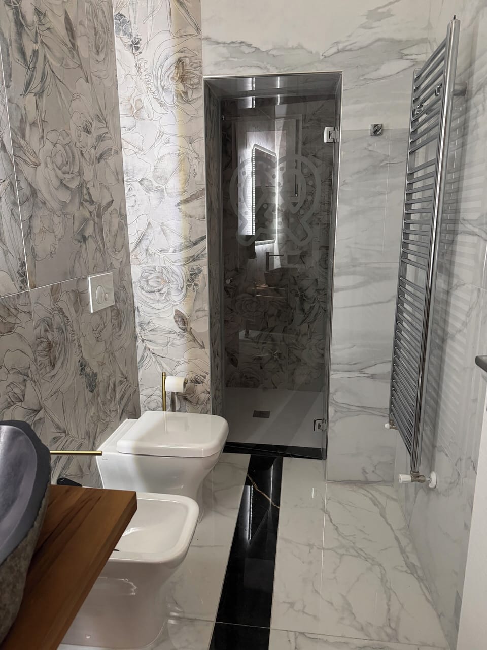 Luxury Room, 1 Bedroom, Non Smoking, City View | Bathroom | Shower, rainfall showerhead, free toiletries, hair dryer