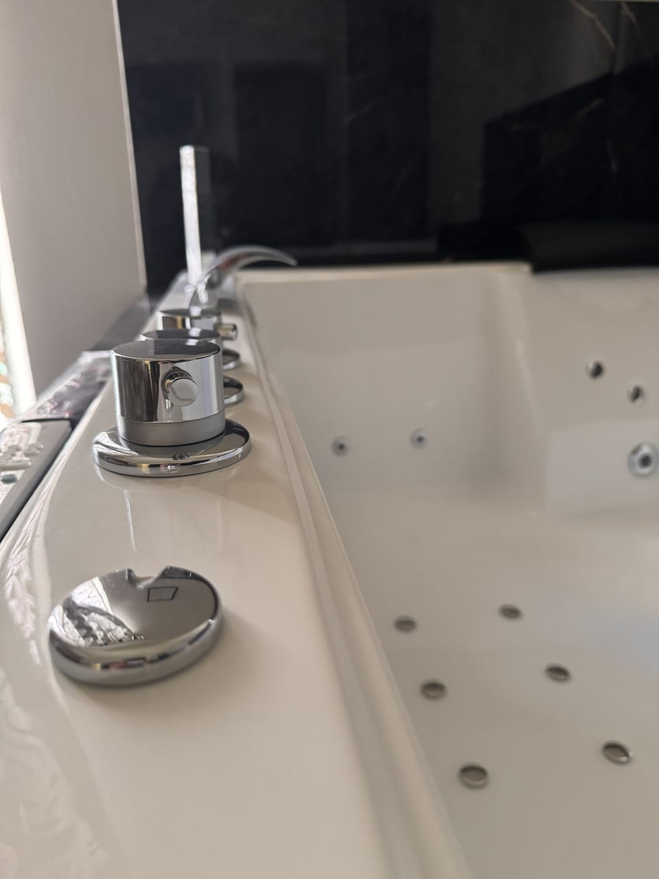 Luxury Room, 1 Bedroom, Non Smoking, City View | Hypo-allergenic bedding available, down comforters, minibar