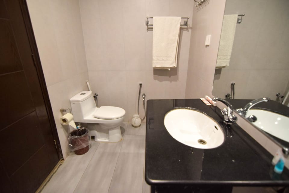Deluxe Double Room | Bathroom