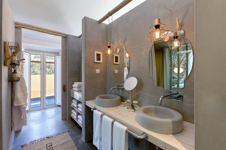 Master Suite | Bathroom | Free toiletries, hair dryer, bathrobes, slippers