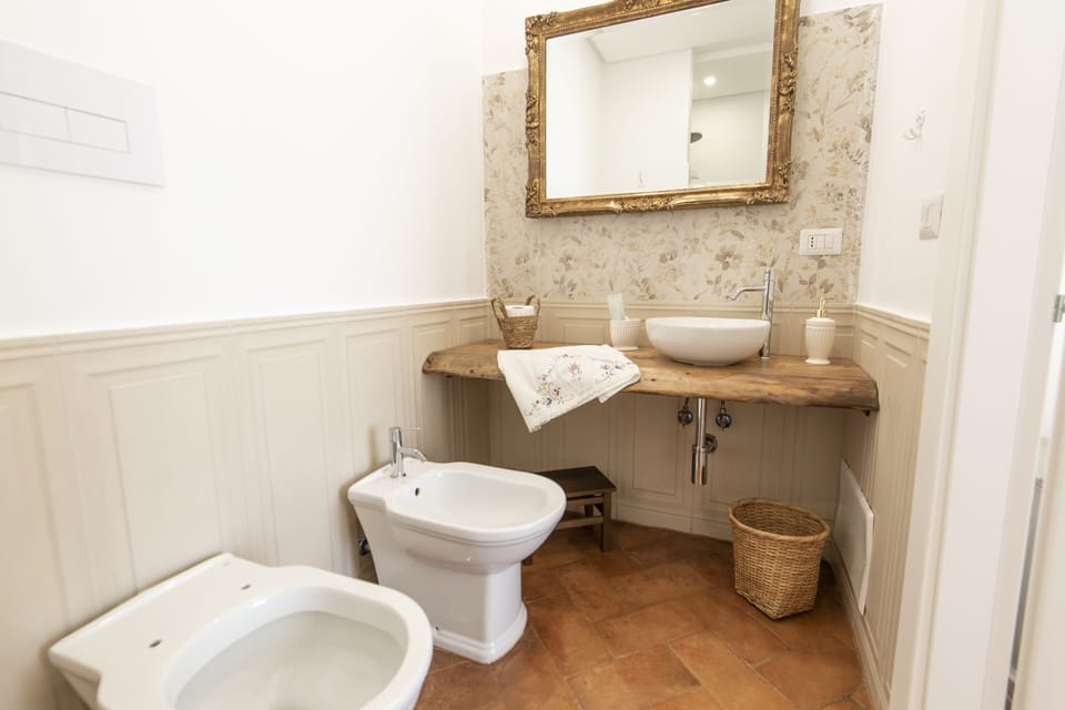 Elite Double Room, 1 Double Bed, Private Bathroom | Bathroom | Shower, rainfall showerhead, free toiletries, hair dryer