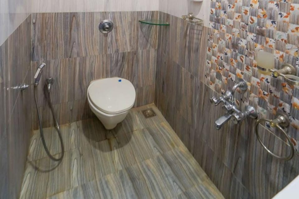 Shower, rainfall showerhead, towels