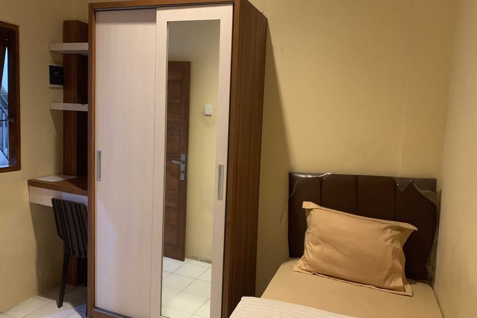 Standard Single Room | Desk, free WiFi, bed sheets