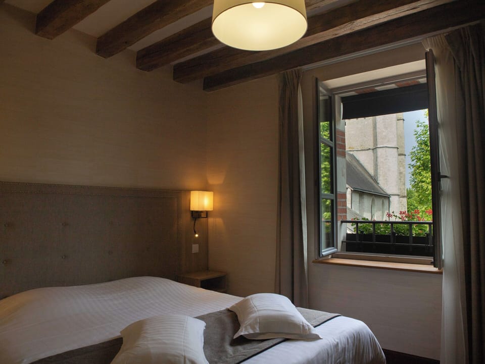 Superior Double Room, Patio | Egyptian cotton sheets, premium bedding, pillowtop beds, in-room safe