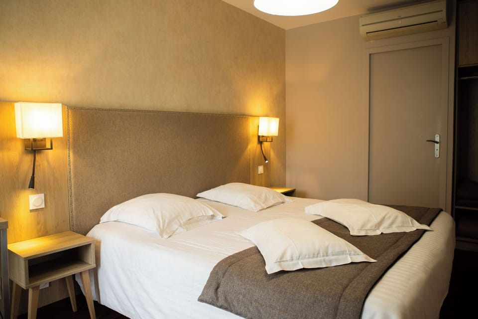 Standard Room | Egyptian cotton sheets, premium bedding, pillowtop beds, in-room safe