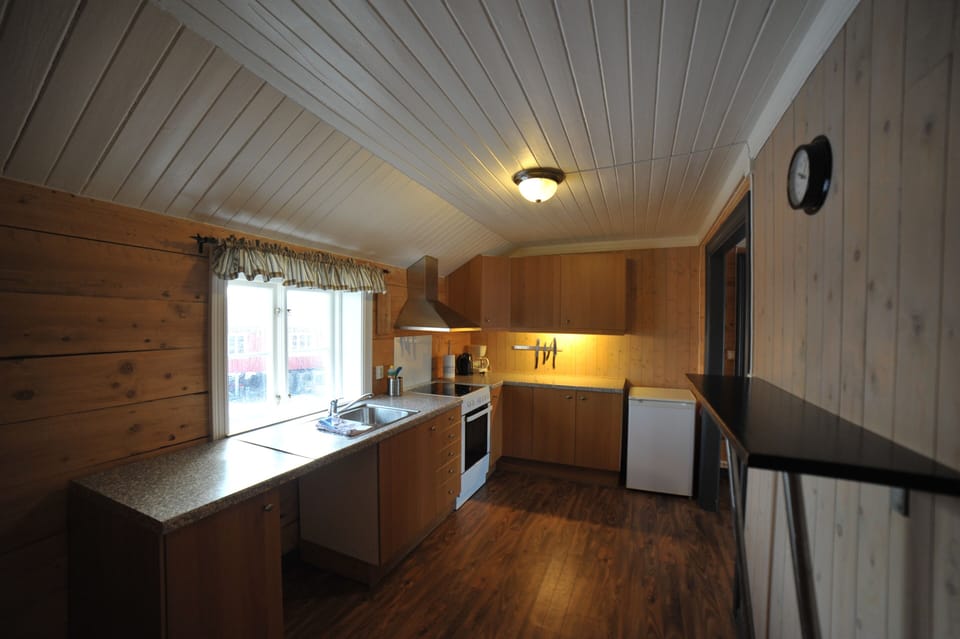 3-bedroom apartment | Private kitchen | Electric kettle