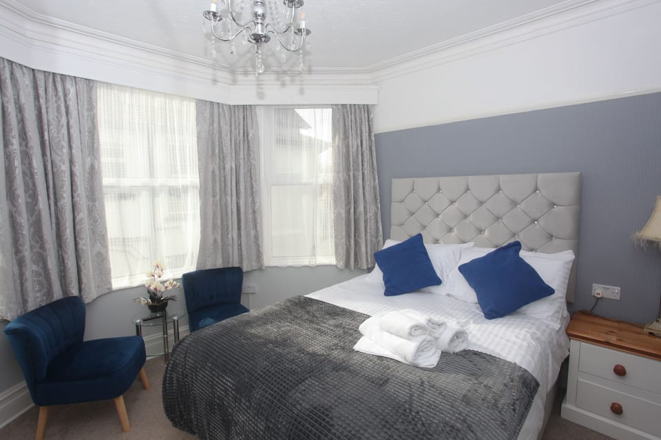 Deluxe Double Room, Ensuite (large with king size bed)