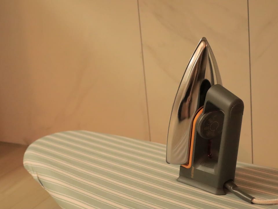 Iron/ironing board