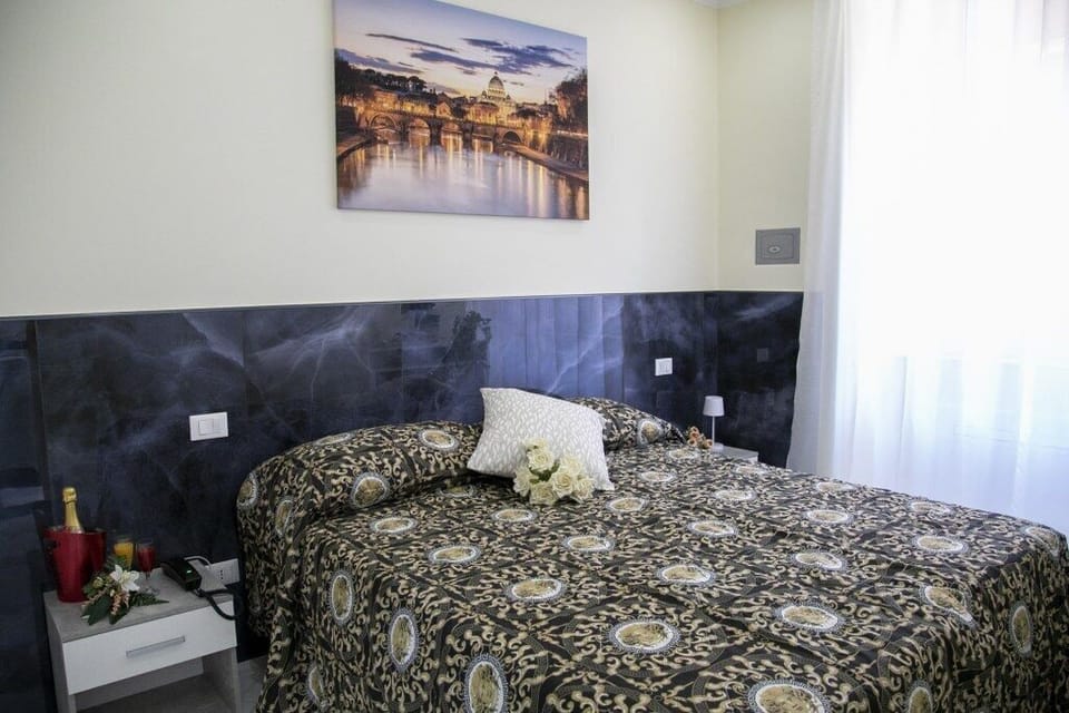 Hypo-allergenic bedding, in-room safe, desk, laptop workspace