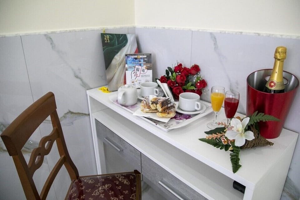 Luxury Double Room | In-room dining