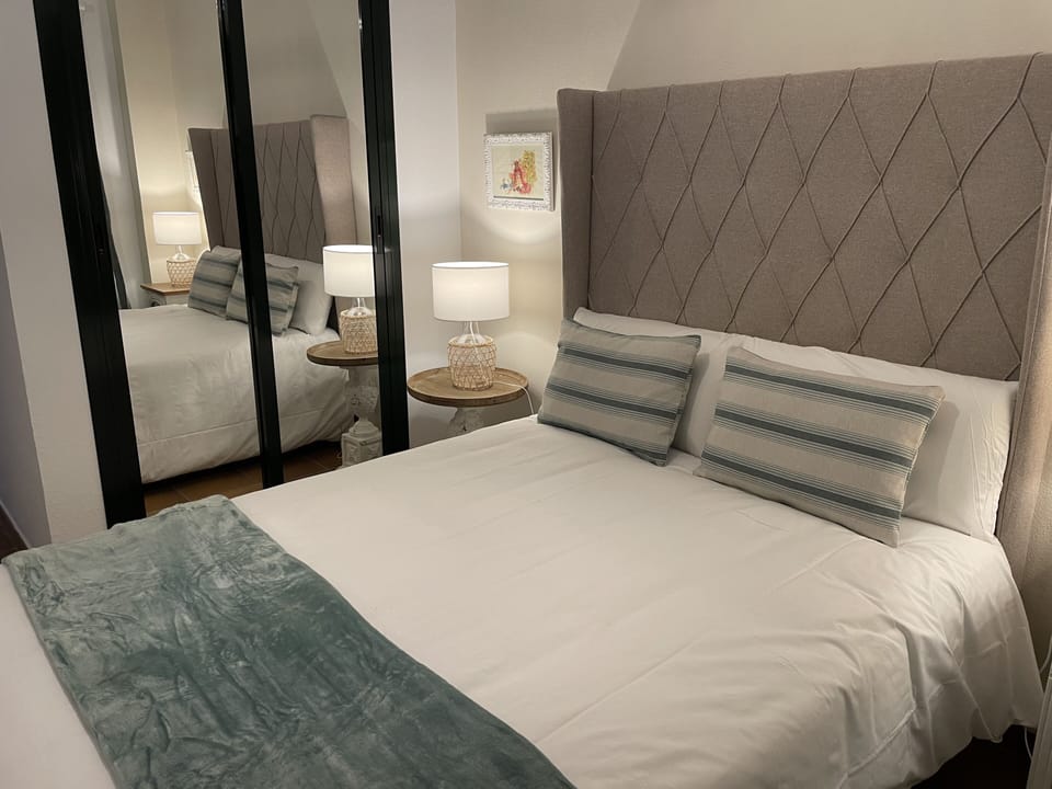 Hypo-allergenic bedding, down comforters, free WiFi
