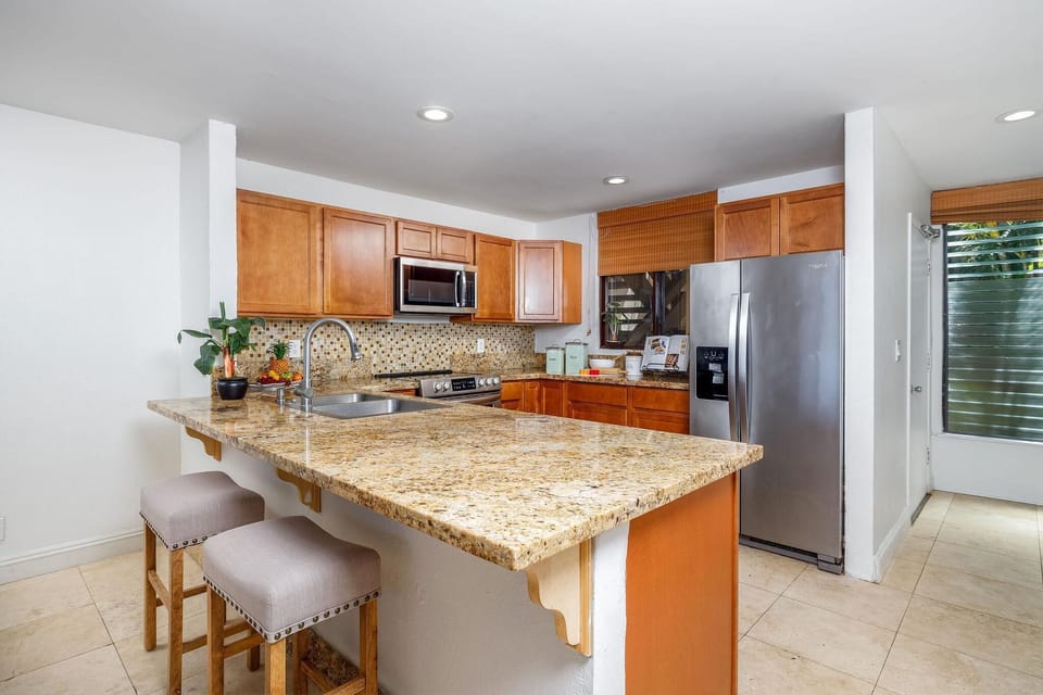 Condo, 1 King Bed (Keauhou Kona Surf & Racquet Club#3-10) | Private kitchen | Oven, toaster, paper towels