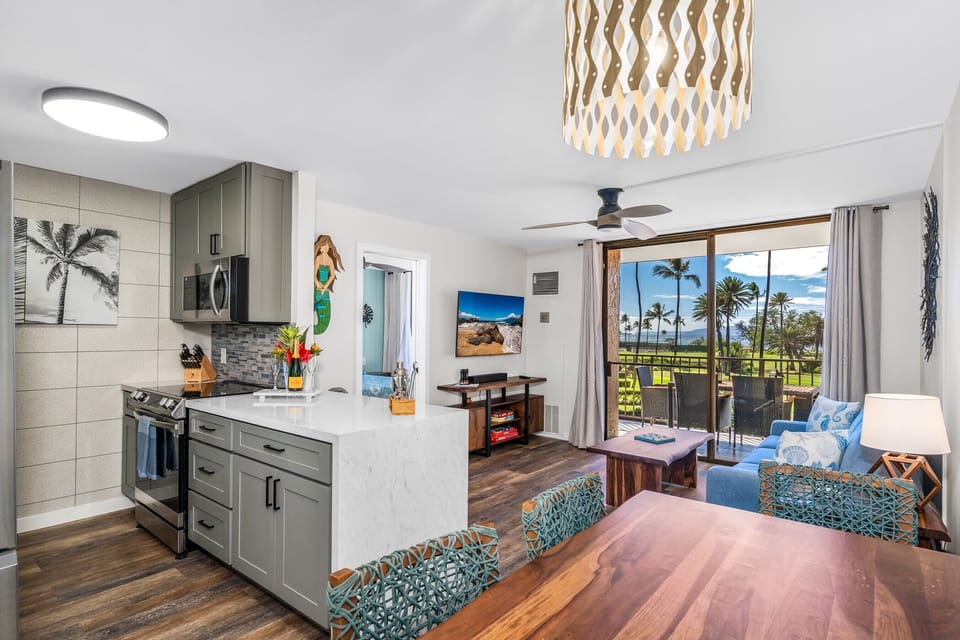 Luxury Condo, Multiple Beds, Ocean View, Beachside | Living area | 700-inch Smart TV with cable channels