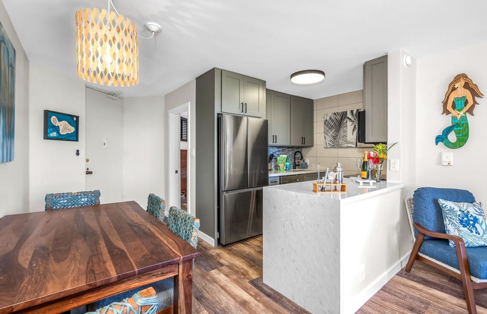 Luxury Condo, Multiple Beds, Ocean View, Beachside | Private kitchen | Full-size fridge, microwave, oven, stovetop
