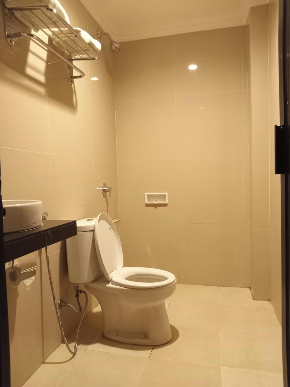 Superior Room, 1 Twin Bed | Bathroom | Free toiletries, slippers, towels