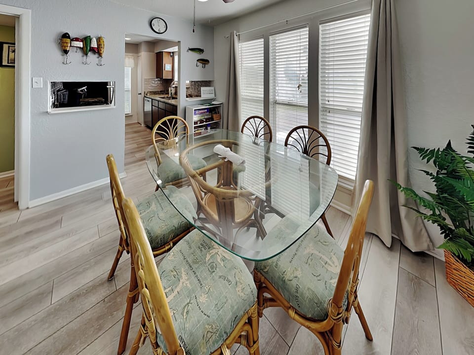 Condo (3 Bedrooms) | Property amenity